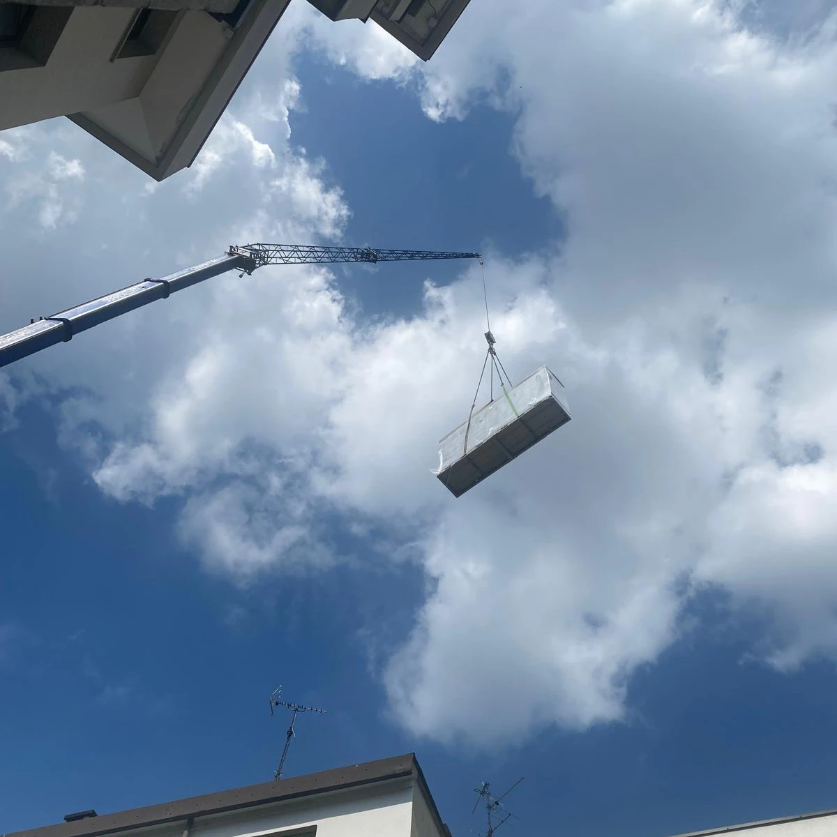 Condizionamento capannoni: macchine per condizionamento sul tetto dei capannoni - Cm Clima